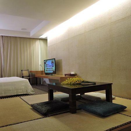 Edinburgh Motel Tainan Luaran gambar