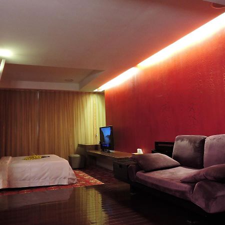 Edinburgh Motel Tainan Luaran gambar