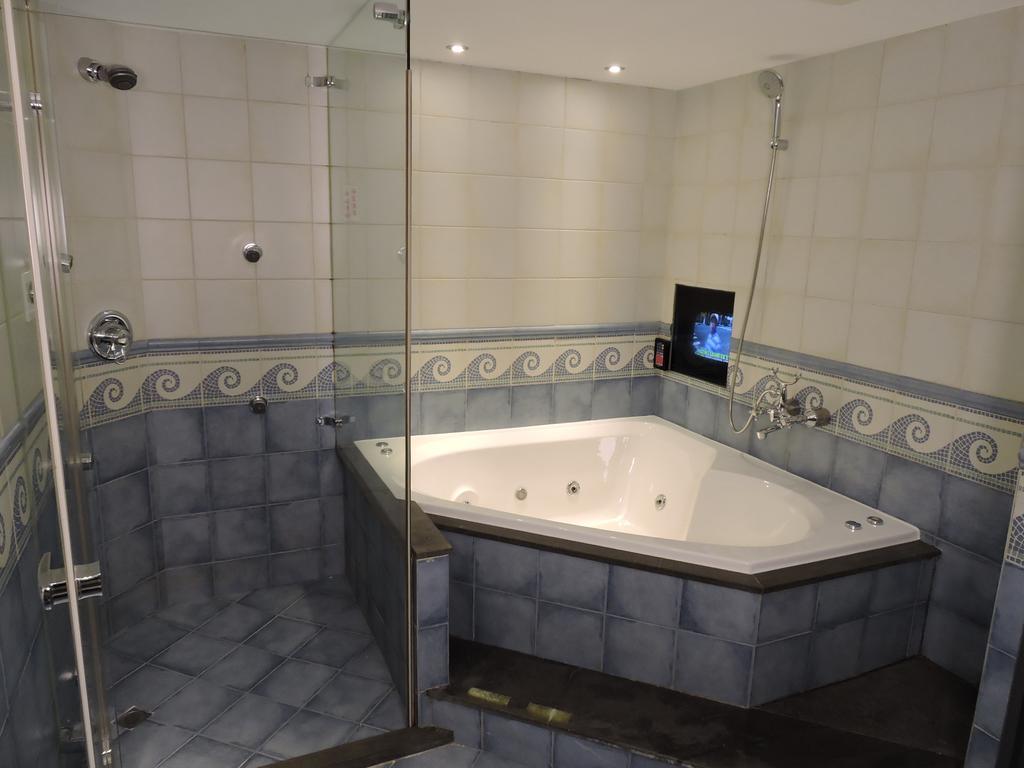 Edinburgh Motel Tainan Luaran gambar