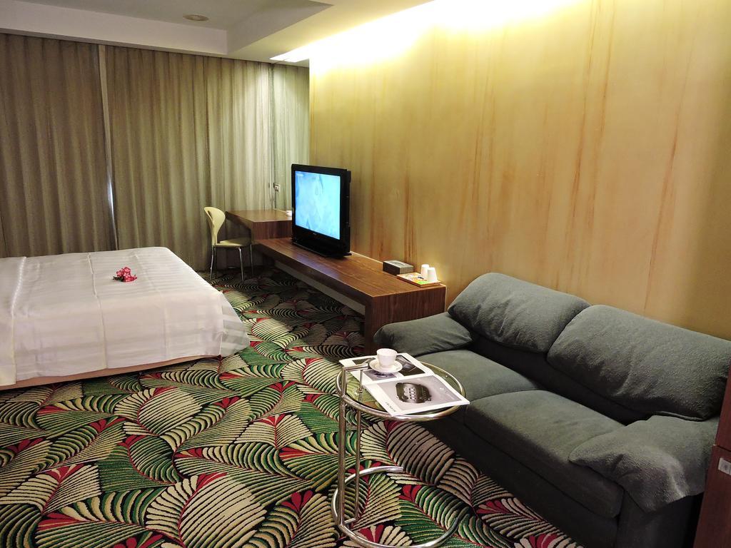 Edinburgh Motel Tainan Luaran gambar