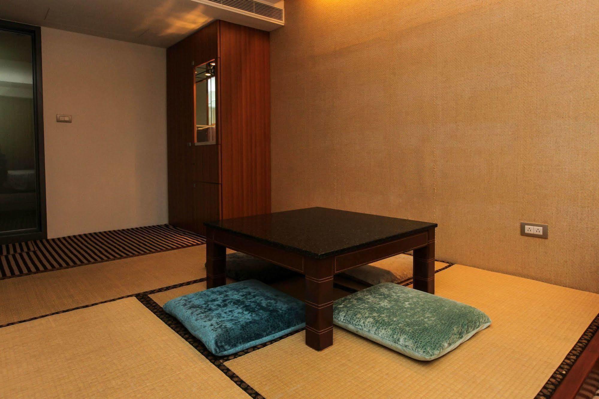 Edinburgh Motel Tainan Luaran gambar