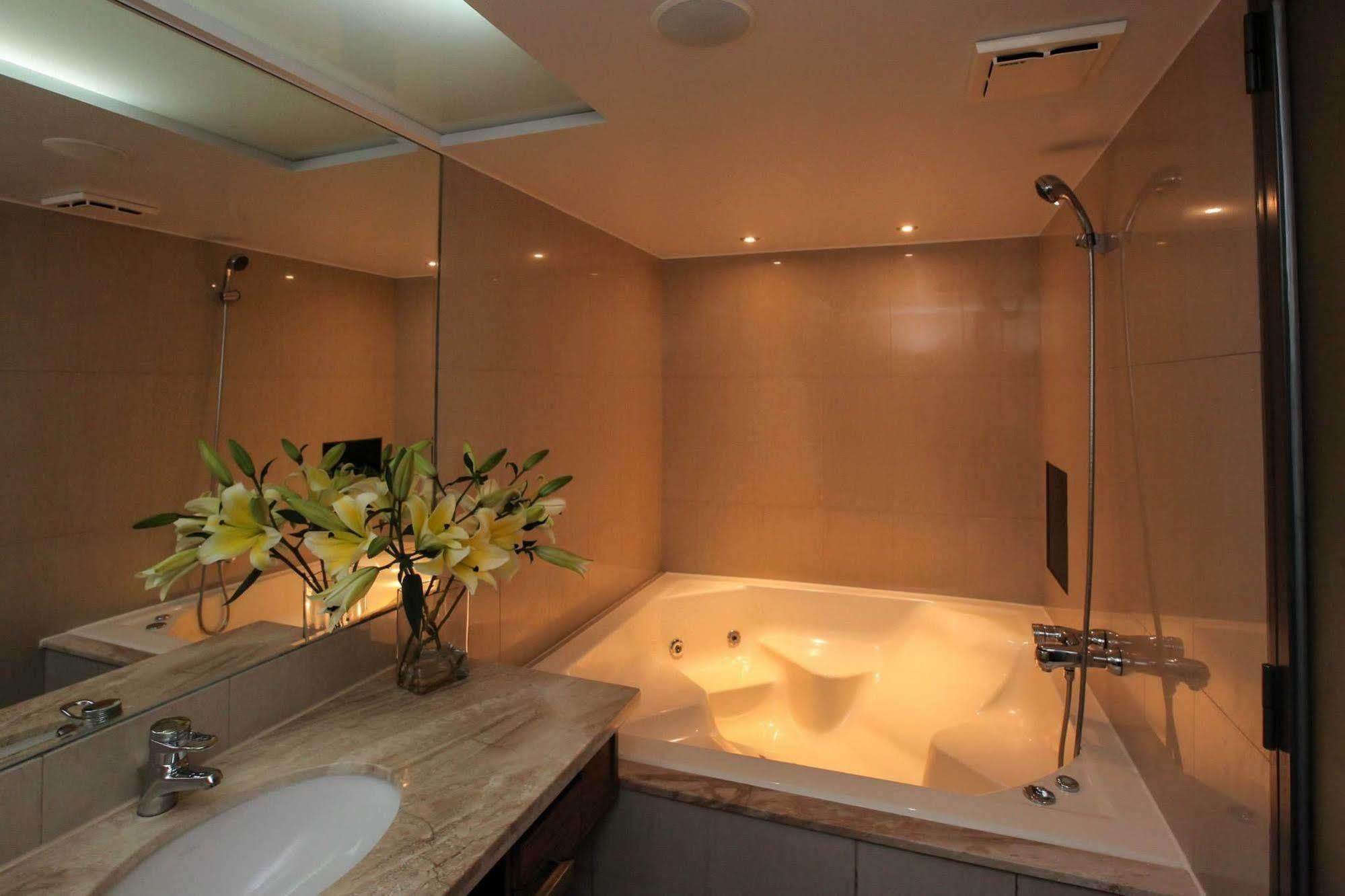 Edinburgh Motel Tainan Luaran gambar