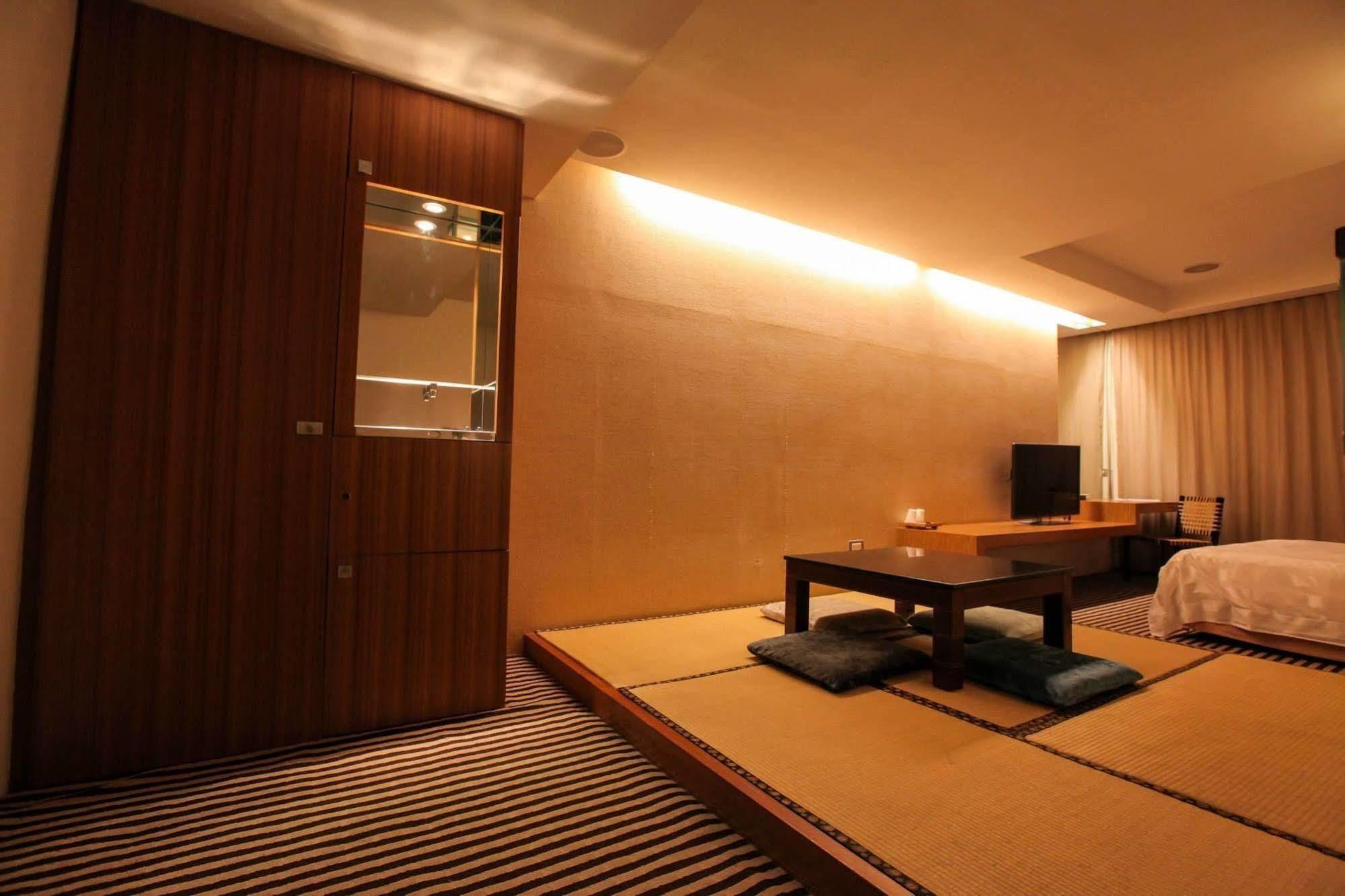 Edinburgh Motel Tainan Luaran gambar