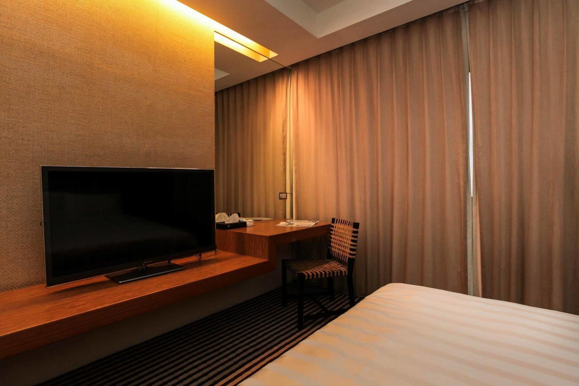 Edinburgh Motel Tainan Luaran gambar